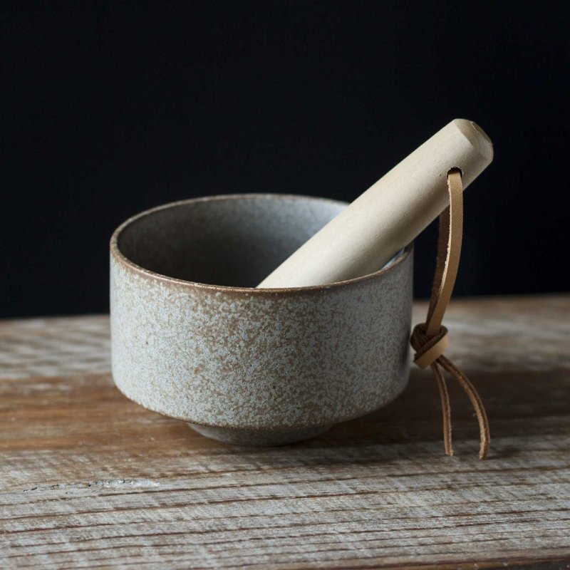 抹茶碗・胡桃染・胡桃木灰 – Yamatsu - 茶具/茶杯 - 陶 灰色