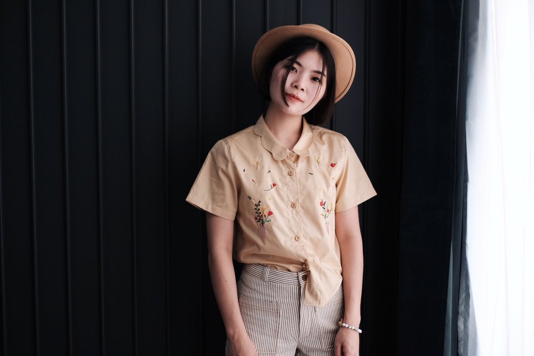 Flower collar shirt - 女装衬衫 - 绣线 黄色