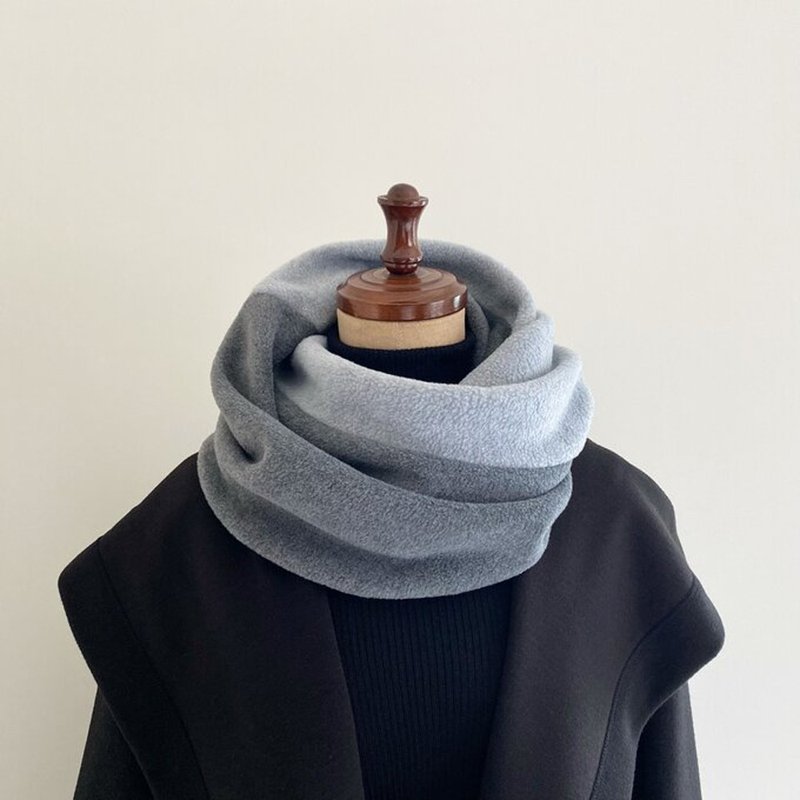 Just put it on and it looks stylish Light and warm fleece bi-color snood [Gray x Charcoal Gray Men's Women's Unisex Unisex - 围巾/披肩 - 聚酯纤维 灰色