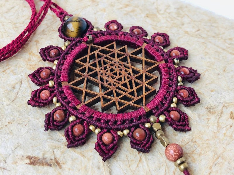 Small Sri Yantra Necklace - 项链 - 木头 紫色