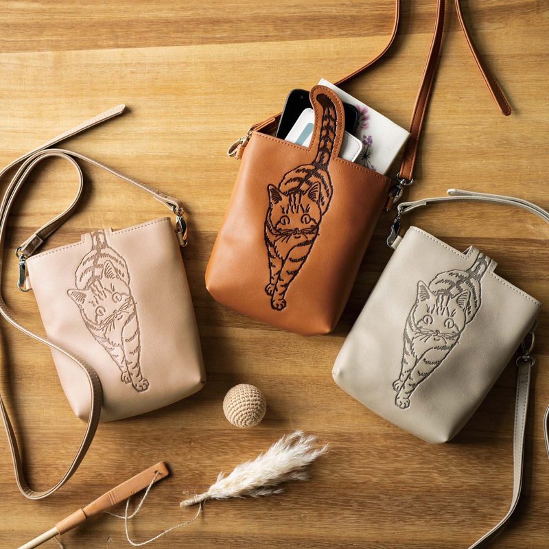 【猫部】漫步的猫儿典雅手机袋/斜背包/收纳包 - 侧背包/斜挎包 - 人造皮革 