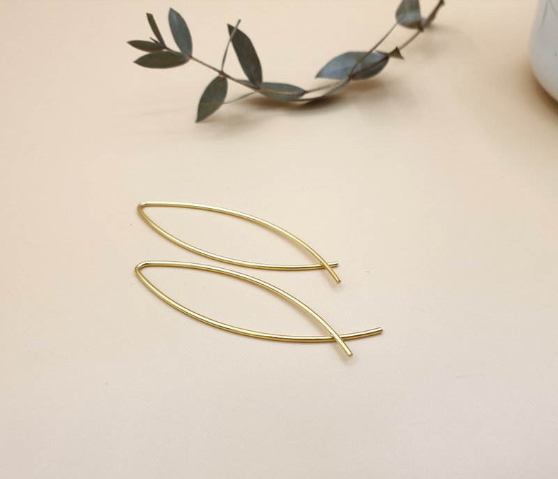Minimal twist earring - Gold plated on silver925 - 耳环/耳夹 - 纯银 金色