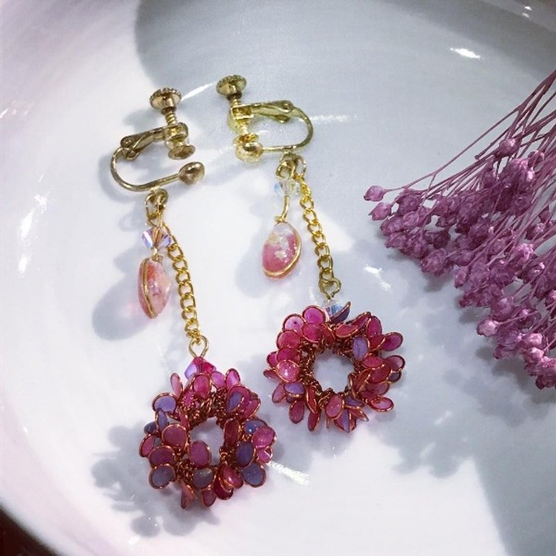垂坠花圈耳环【小桃乐丝粉紫】 - 耳环/耳夹 - 其他材质 红色