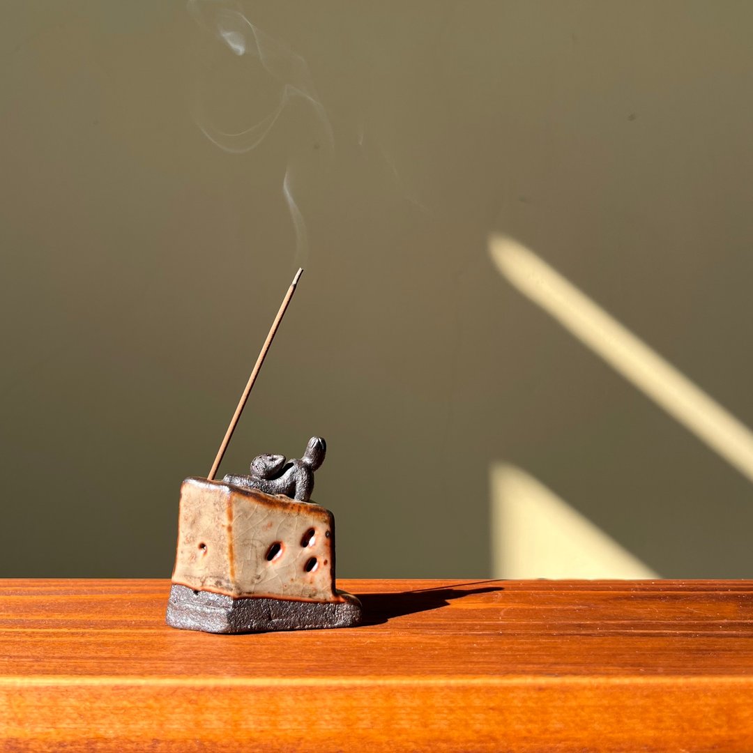 屋顶上的惬意时光 / 线香立 / 陶 - 香薰/精油/线香 - 陶 金色
