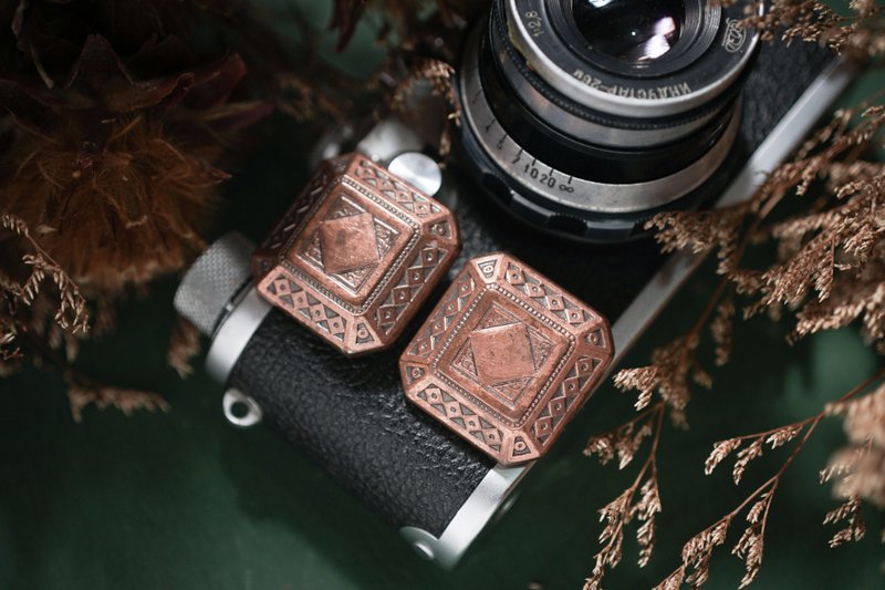 【老饰品/西洋老件】古铜刷色典雅纹路方形夹式老耳环 古着 - 耳环/耳夹 - 其他金属 金色