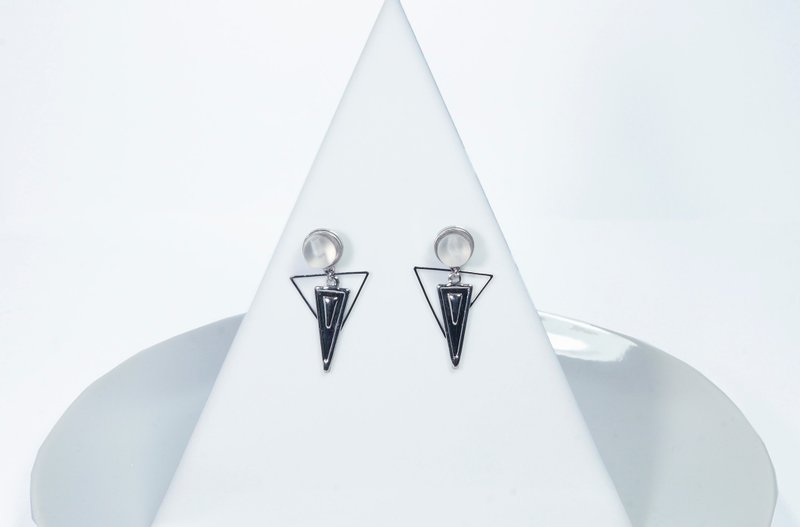 Space age三角几何雾色星球耳环 - 耳环/耳夹 - 其他金属 银色