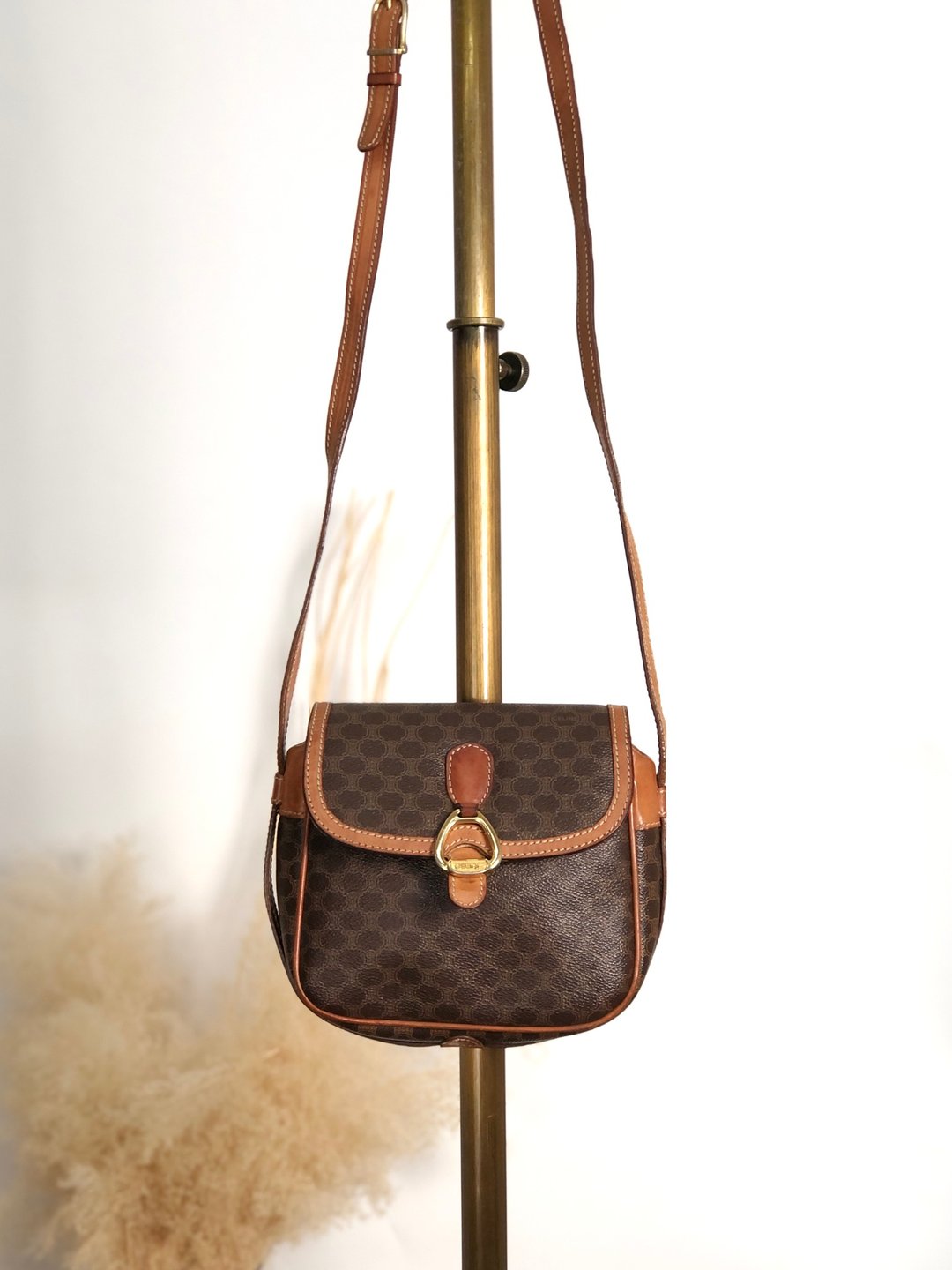 【日本直送 名牌中古包】CELINE 经典老花马车图腾 侧背包 棕色 PVC 皮革 vintage vintage shop solo - 侧背包/斜挎包 - 防水材质 咖啡色