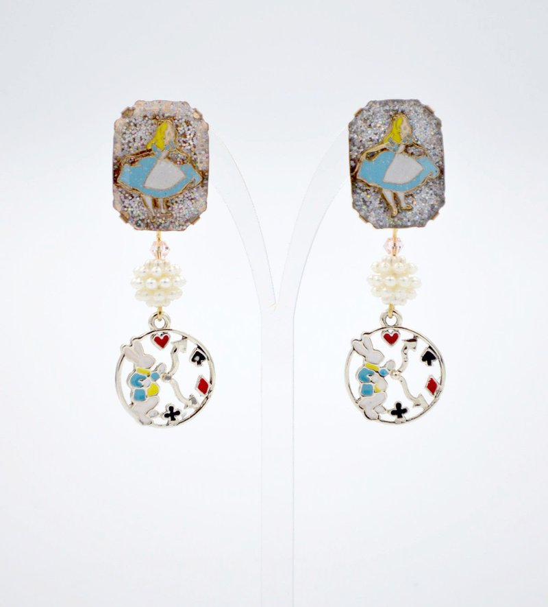 TIMBEE LO 爱丽丝宝石风耳环 ALICE IN WONDERLAND - 耳环/耳夹 - 塑料 粉红色