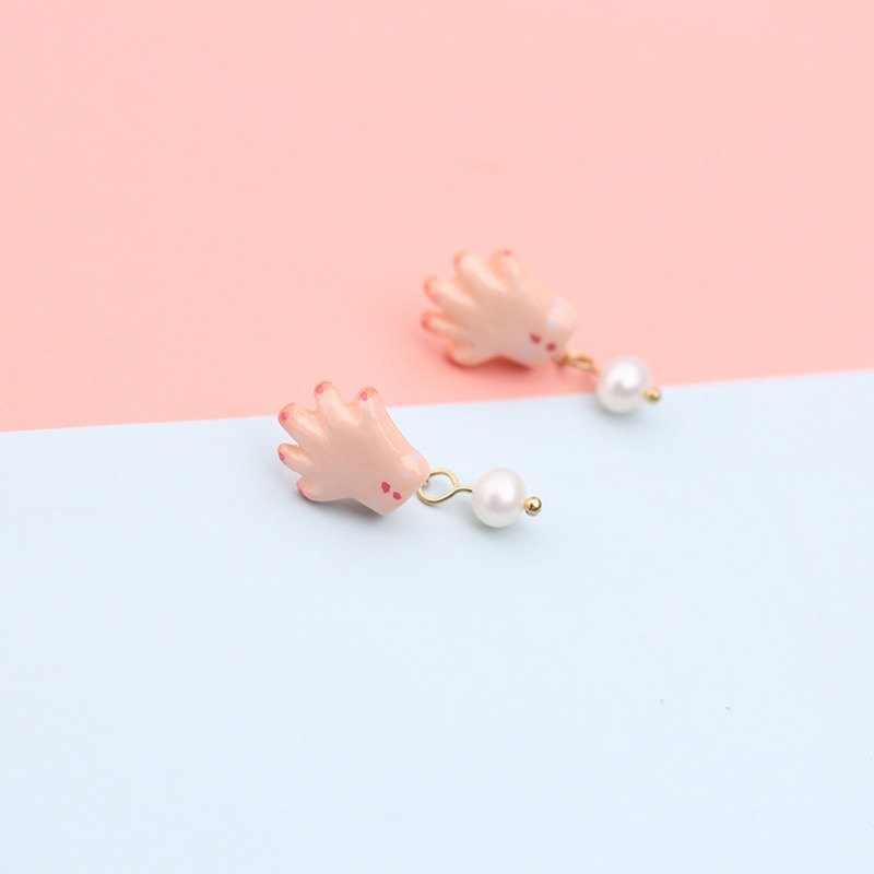 paramecium【莉桃汉德】粘土创意首饰原创设计耳钉小手可爱珍珠 - 耳环/耳夹 - 粘土 粉红色