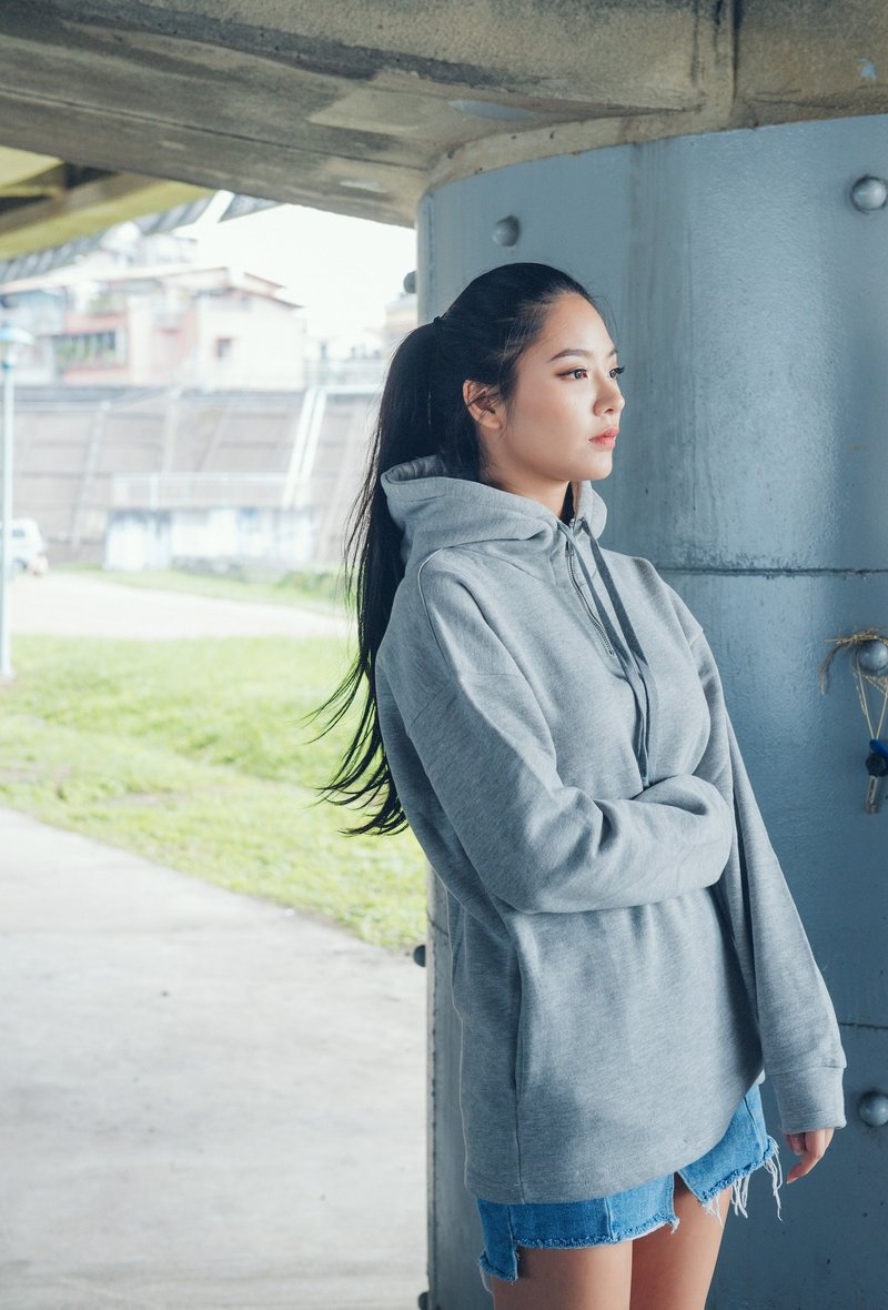 FUTURE帽T【烟云灰】RELEON设计/脖子防风/保暖/简约/三道水洗 - 女装上衣 - 棉．麻 灰色