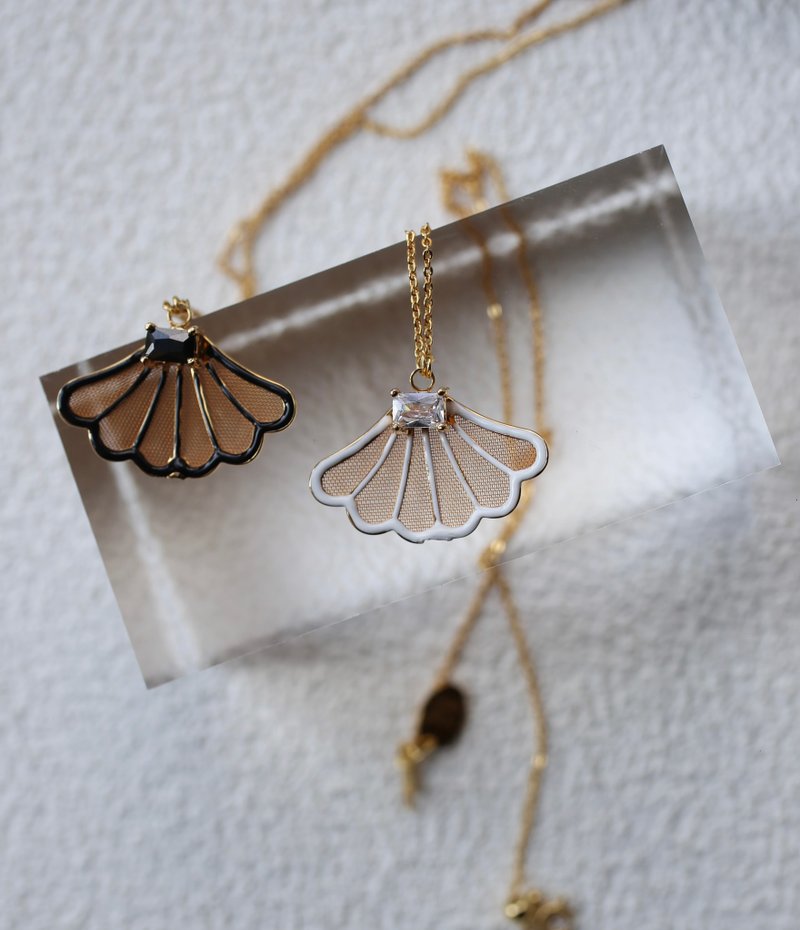 SWAN 经典天鹅 黑与白两色 项链 短链 - 项链 - 铜/黄铜 白色