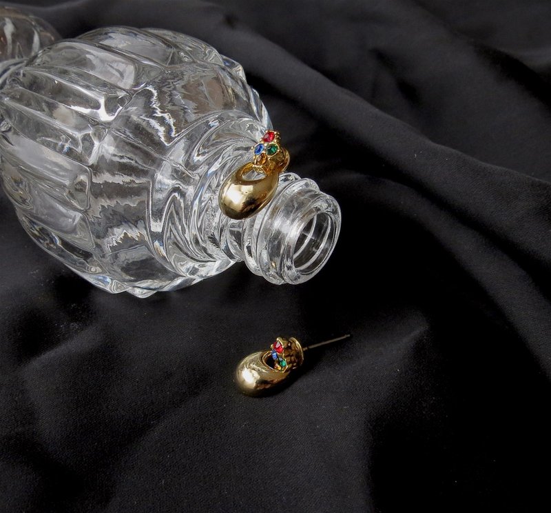 镂空水滴钻迷你复古耳环(可改夹式) - 耳环/耳夹 - 铜/黄铜 金色