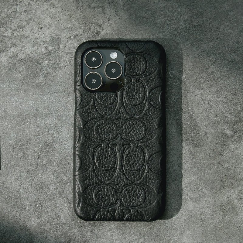 【COACH】iPhone 14 系列 /16e 精品真皮手机壳 黑色经典 - 手机壳/手机套 - 塑料 黑色