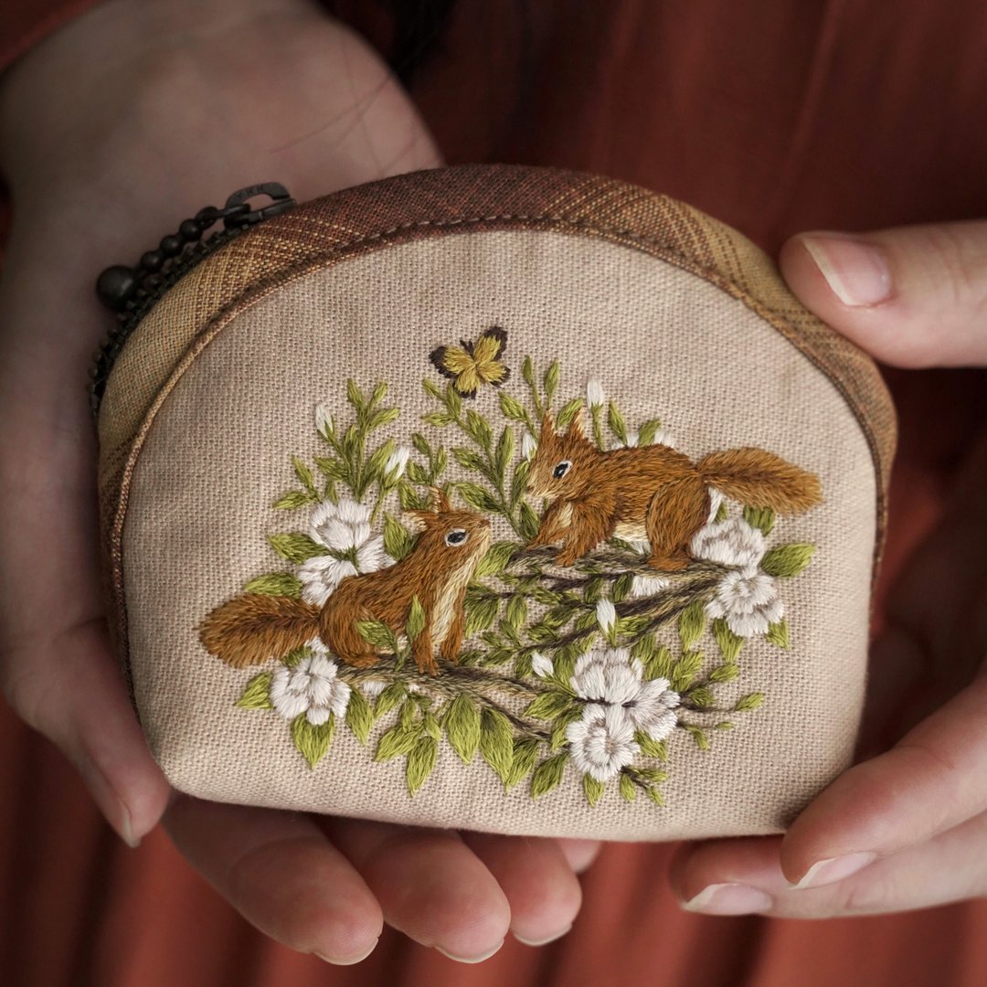 【限量作品】手工刺绣 \ 零钱包 \ 栀子花松鼠 - 零钱包 - 棉 粉红色