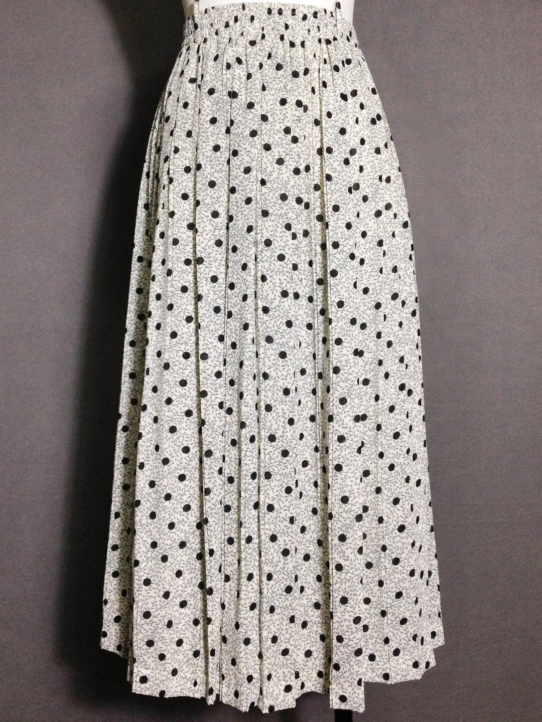 乒乓古着 [ 古着裙/ 日本制点点藤蔓压褶古着长裙 ] 国外带回 VINTAGE - 裙子 - 聚酯纤维 白色