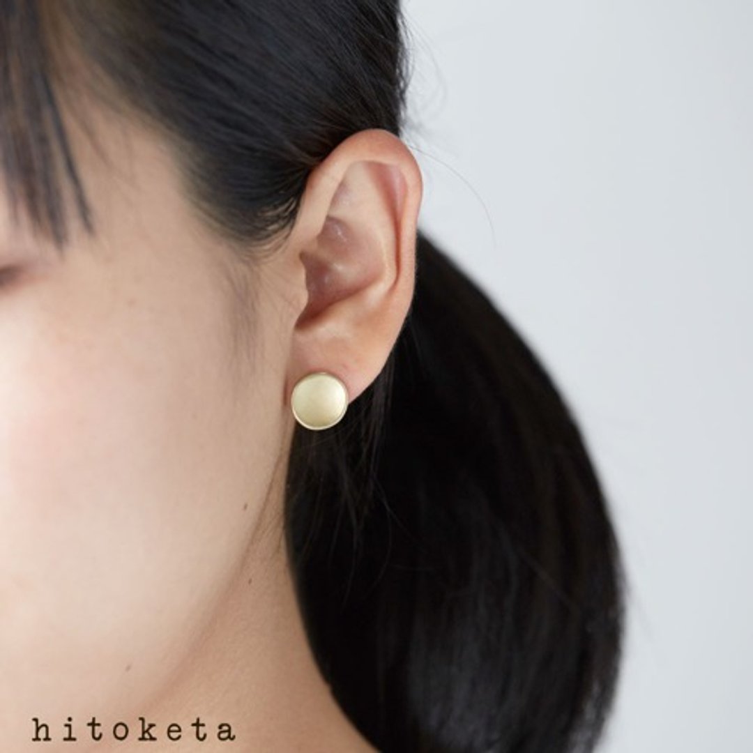 Button-like brass earrings - 耳环/耳夹 - 其他金属 