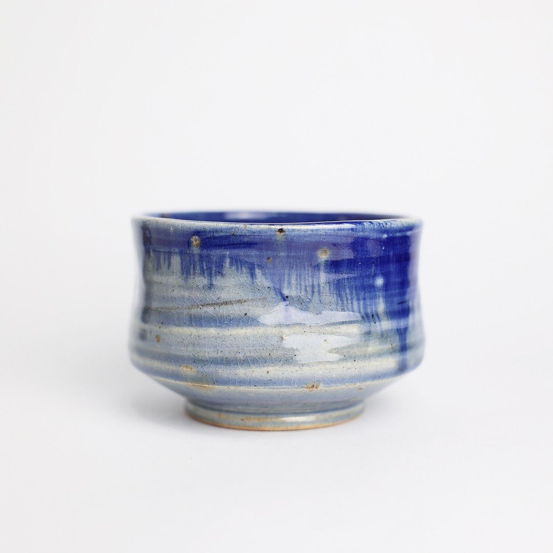 明芽窑 l 柴烧青瓷铁斑灰蓝流釉茶碗 蓝 陶器 陶艺品 搜藏品 T - 茶具/茶杯 - 陶 蓝色