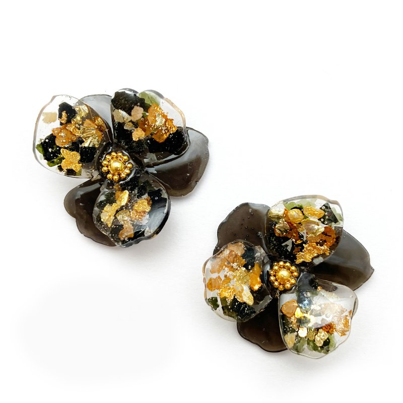 日本树脂夜璀璨金箔花朵耳环.耳夾 - 耳环/耳夹 - 树脂 黑色