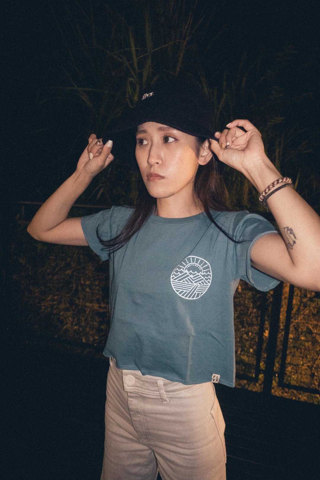 Sunrise Crop Tee 女短版上衣 - 灰绿色 - 女装 T 恤 - 棉 蓝色
