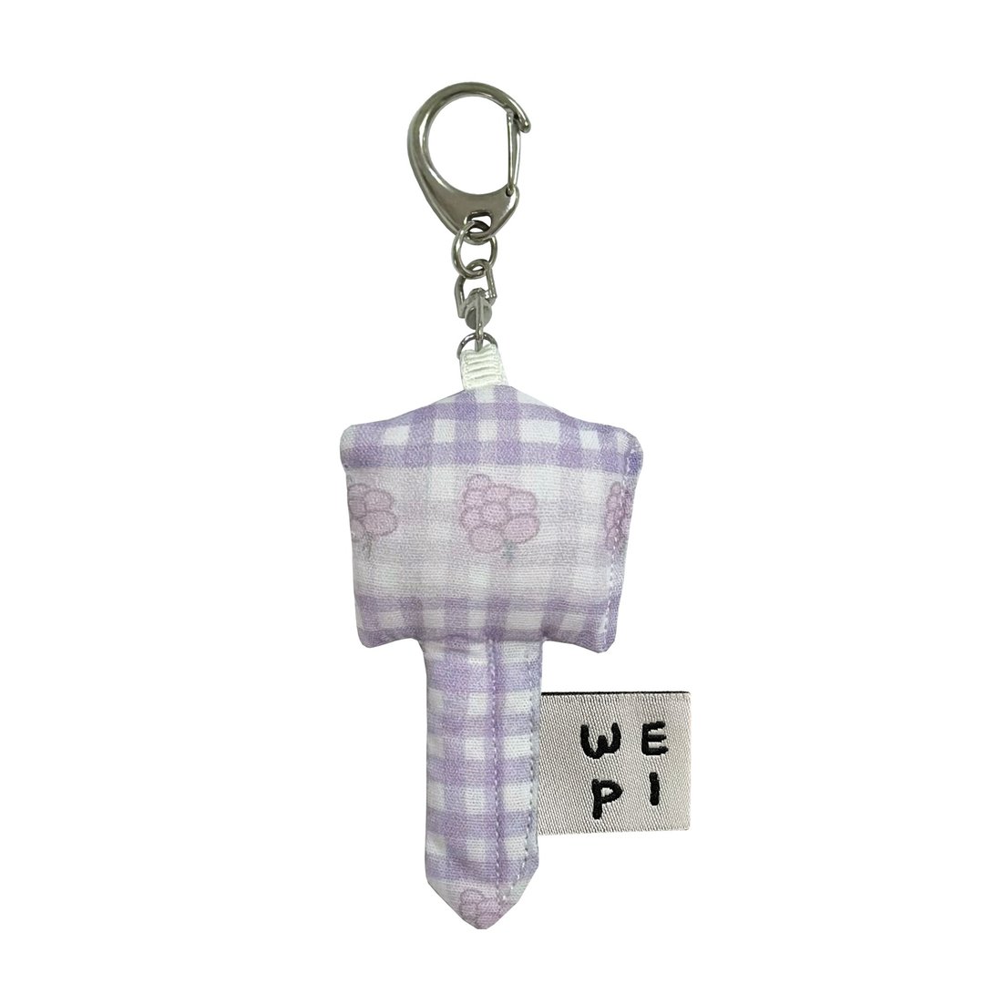 Flufy key - grape / 手工迷你钥匙圈娃娃 礼物 吊饰 缩小版 - 钥匙链/钥匙包 - 其他材质 紫色
