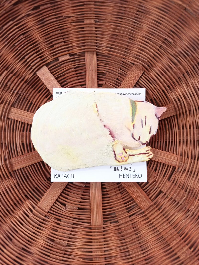 brooch sleeping cat - 胸针 - 塑料 白色