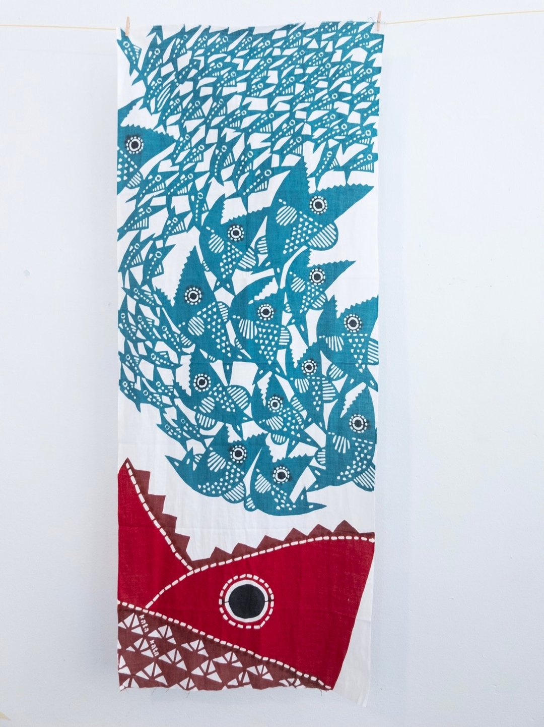 KATA KATA 注染手拭巾_大鱼吃小鱼 - 36 x 90厘米 - 海报/装饰画/版画 - 棉．麻 蓝色