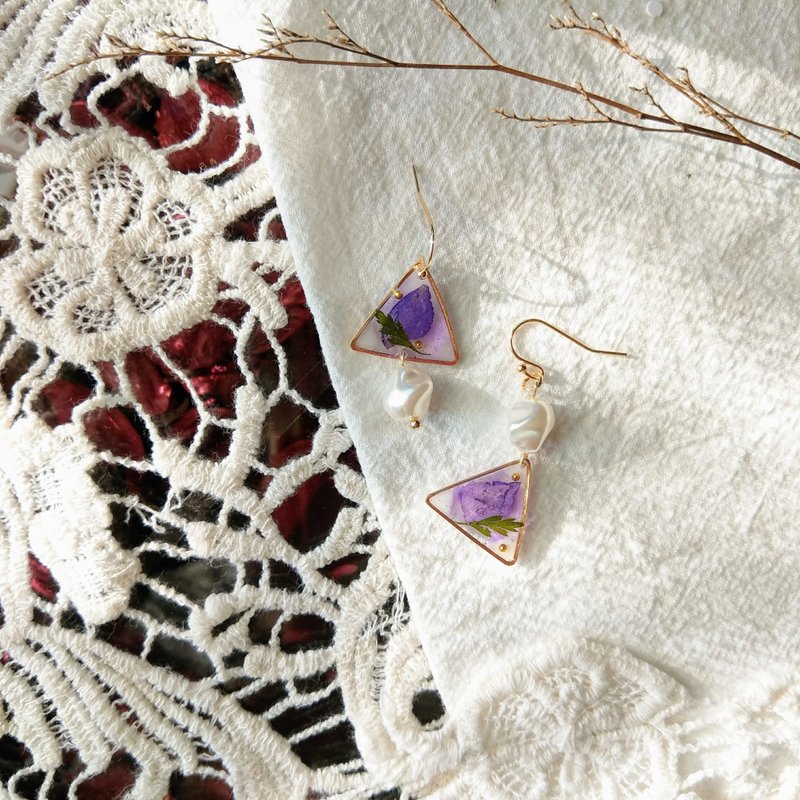 不对衬珍珠 紫色永生花 蕨类耳环 可改夹 - 耳环/耳夹 - 树脂 紫色