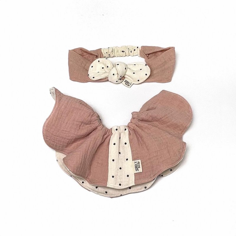 罗曼史收藏家 | 淡雅点点发带围兜二件组礼盒 - 围嘴/口水巾 - 棉．麻 粉红色