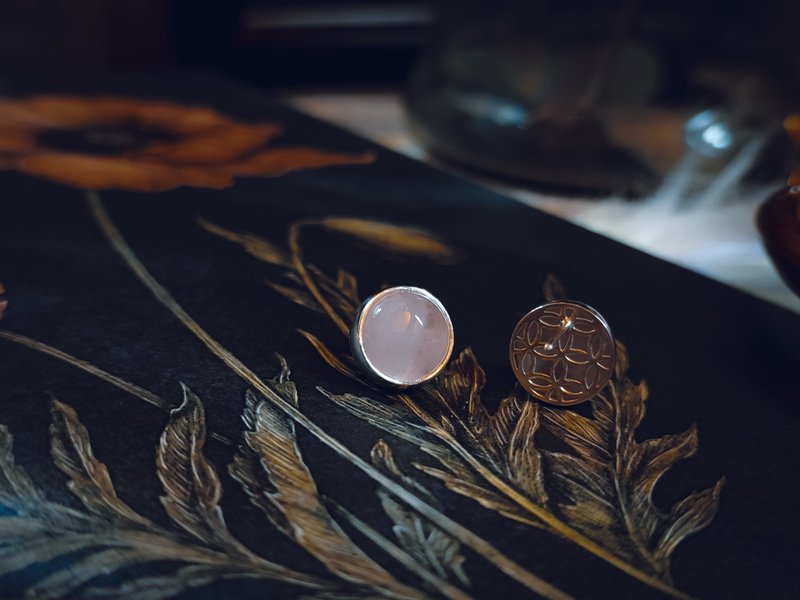 今朝|925银窗花纹耳针耳环 - 耳环/耳夹 - 银 粉红色