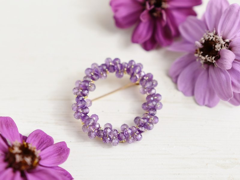 【胸针・S尺寸】紫水晶 2月诞生石 如薰衣草或星辰花般的紫色 花环 - 胸针 - 半宝石 紫色