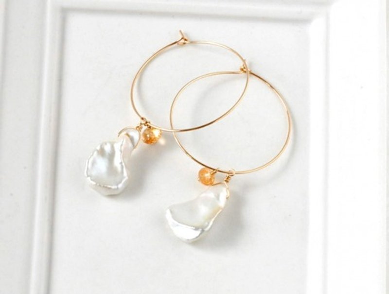 petal poppy pearl x imperial topaz hoop earrings - 耳环/耳夹 - 宝石 