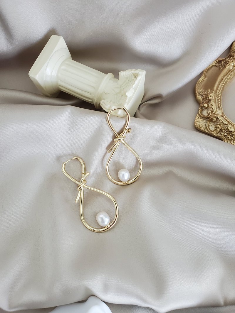 925 纯银镀14K金 淡水珍珠耳环 ~ 打结耳环 ~ 扭转耳圈 ~ 无限 - 耳环/耳夹 - 其他金属 金色