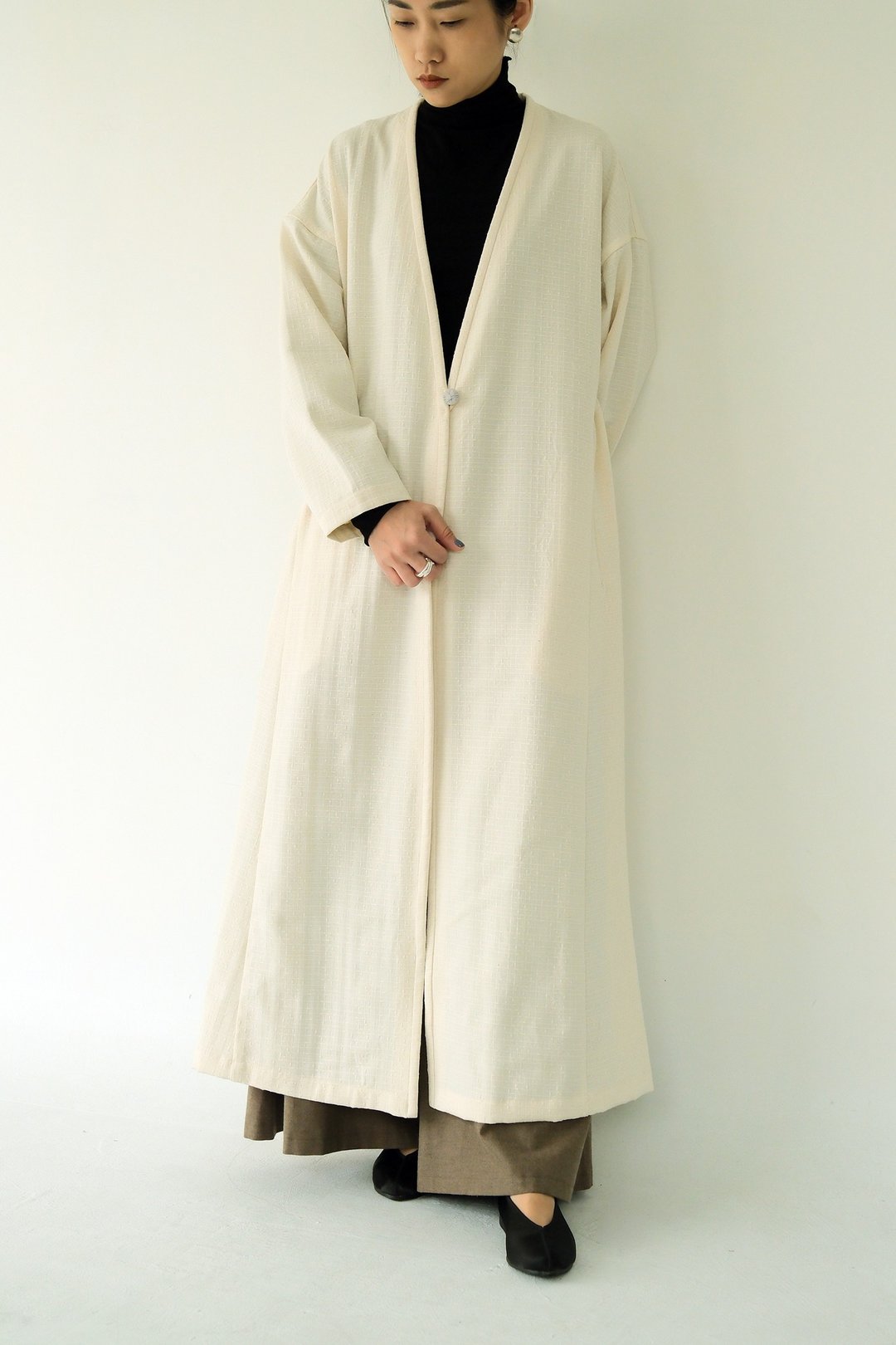 川 衣 WEAR BEING  中亚开襟缩腰外套 棉麻压纹 - 女装休闲/机能外套 - 棉 白色