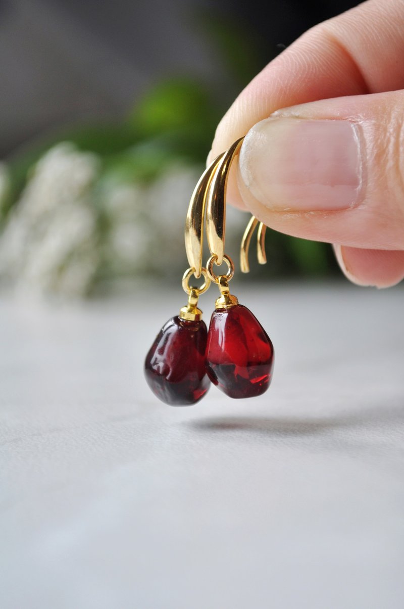 Pomegranate earrings Fruit jewelry Dangle earrings Birthday gift - 耳环/耳夹 - 玻璃 红色