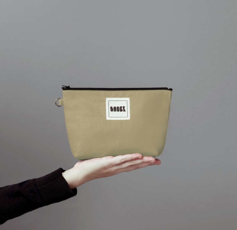 Bager 简约素色拉链万用包 / 卡其 - 化妆包/杂物包 - 棉．麻 卡其色