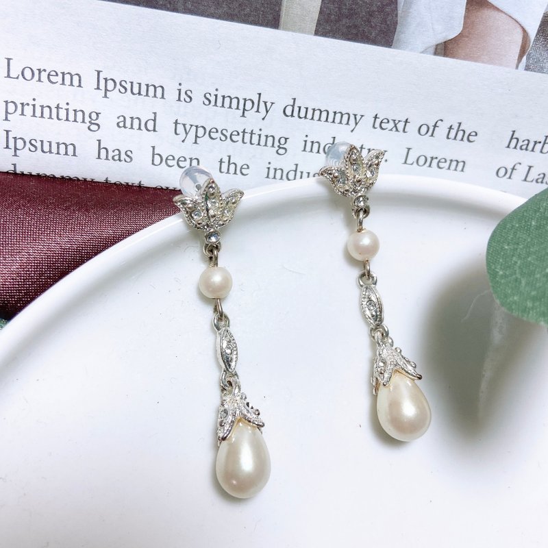 【西洋古董饰品】华丽皇室垂坠晃动珍珠感 银白 耳环耳针 - 耳环/耳夹 - 贵金属 银色