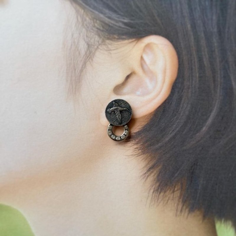 羽ばたく鳥のピアス - 耳环/耳夹 - 其他材质 