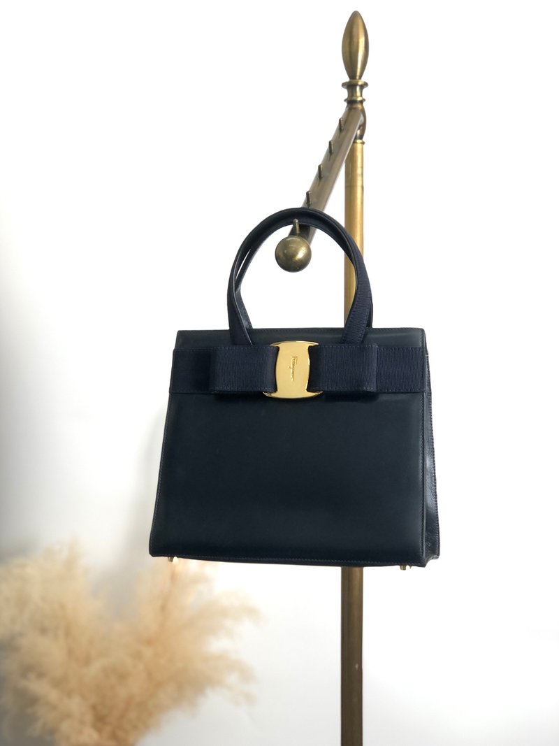 【日本直送 品牌二手包】Salvatore Ferragamo Vara Ribbon 手提包 海军蓝 旧款 wj8kx4 - 手提包/手提袋 - 真皮 黑色
