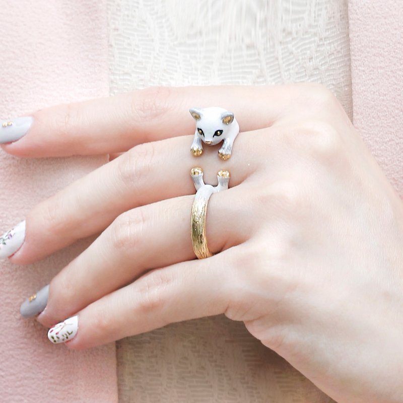 Fluffy Snow Kitten Ring - 戒指 - 其他金属 白色