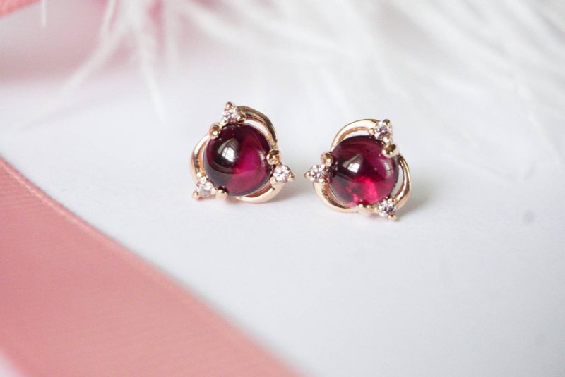 【Off-season sale】Stud Earrings Natural Garnet Silver, stud earrings - 耳环/耳夹 - 纯银 红色