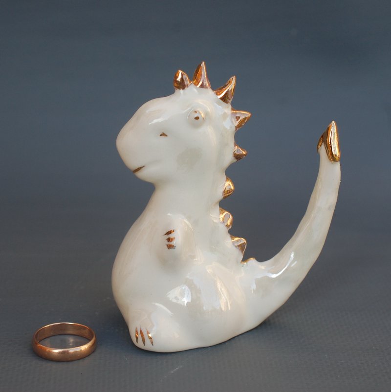 Dragon Sculpture Ring holder ceramic White Porcelain Baby Dragon Figurine - 摆饰 - 瓷 白色