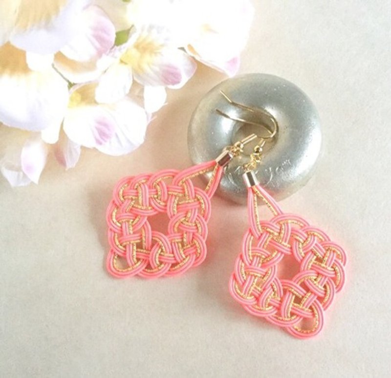 ピアス【サーモンピンク】アラベスク　水引製　オリエンタル - 耳环/耳夹 - 其他金属 粉红色