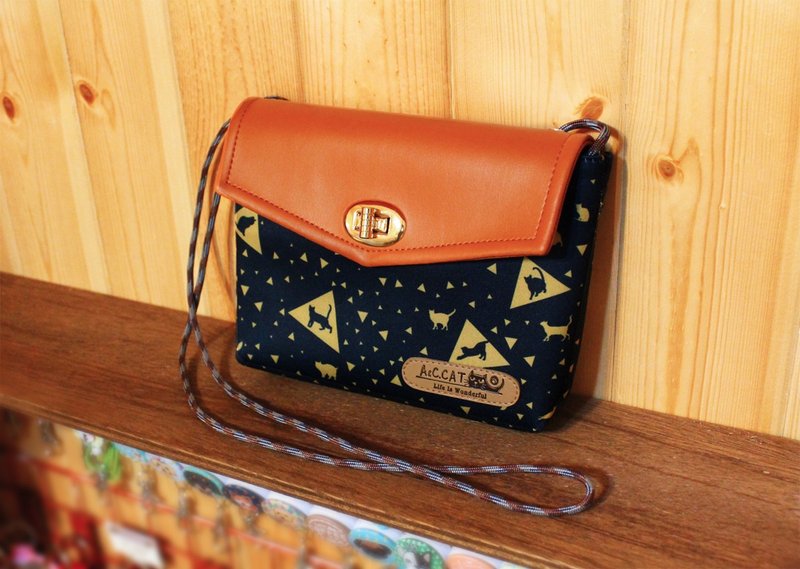 【巧手猫x城市猫】 旅行好伙伴* 斜背包 转扣信封包 相机收纳  三角几何 剪影猫(神秘黑/新春红) 毕业礼物 生日礼物 - 侧背包/斜挎包 - 聚酯纤维 黑色