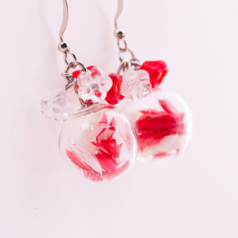 爱家作- OMYWAY 干花永生花玻璃球捷克人造琉璃珠耳环耳夹1.4cm - 耳环/耳夹 - 玻璃 红色