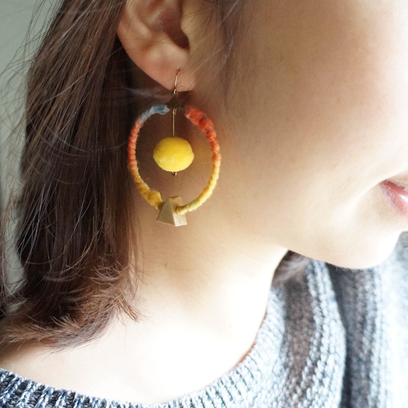 甄姑娘原创手工羊毛线渐变暖色系圆环耳环 - 耳环/耳夹 - 羊毛 黄色