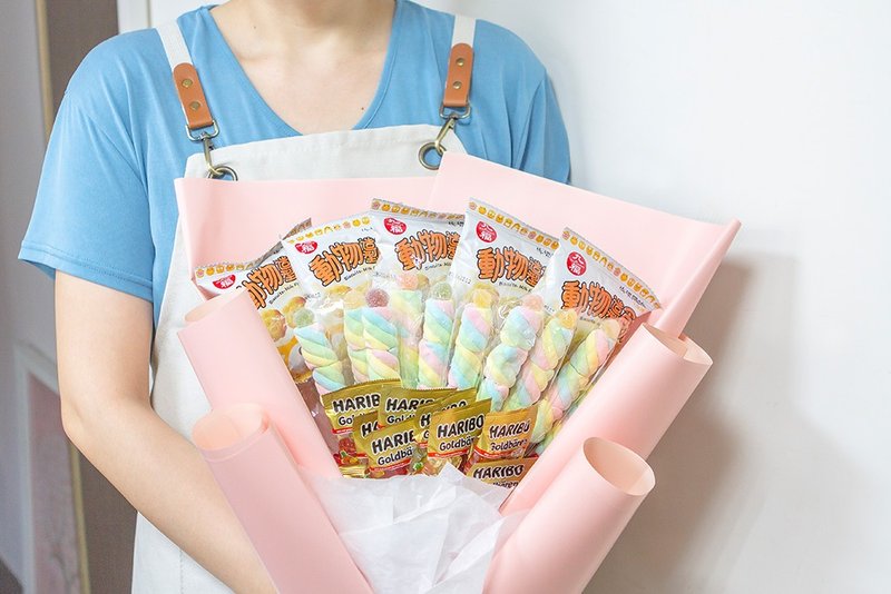 小朋友生日零食花束 (动物饼干/小熊软糖/QQ软糖+麻花卷棉花糖串) - 零食/点心 - 新鲜食材 粉红色