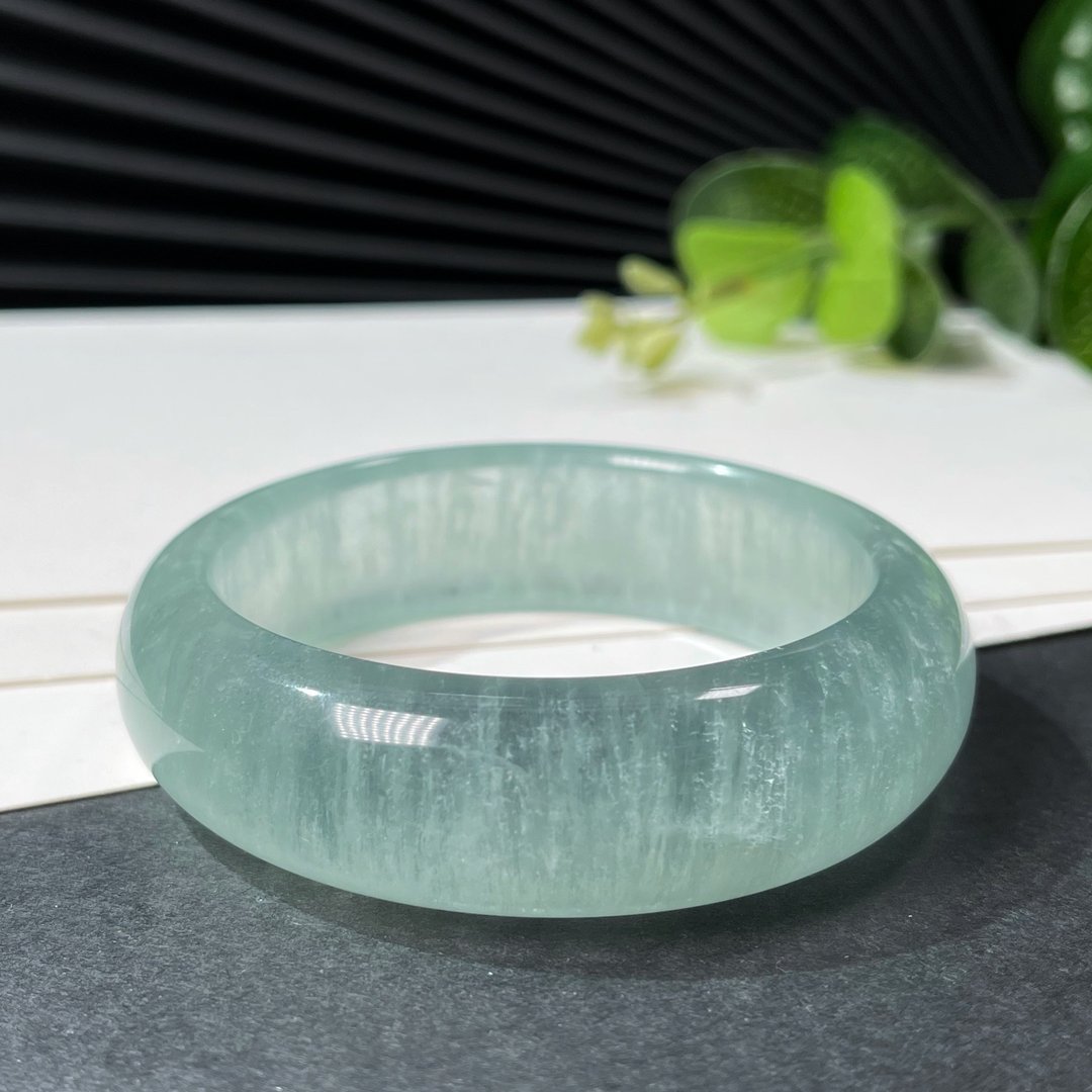 稀有薄荷色萤石手镯56MM 冰透全顺发星光蓝绿水晶手环 女性暖宫石 - 手链/手环 - 水晶 