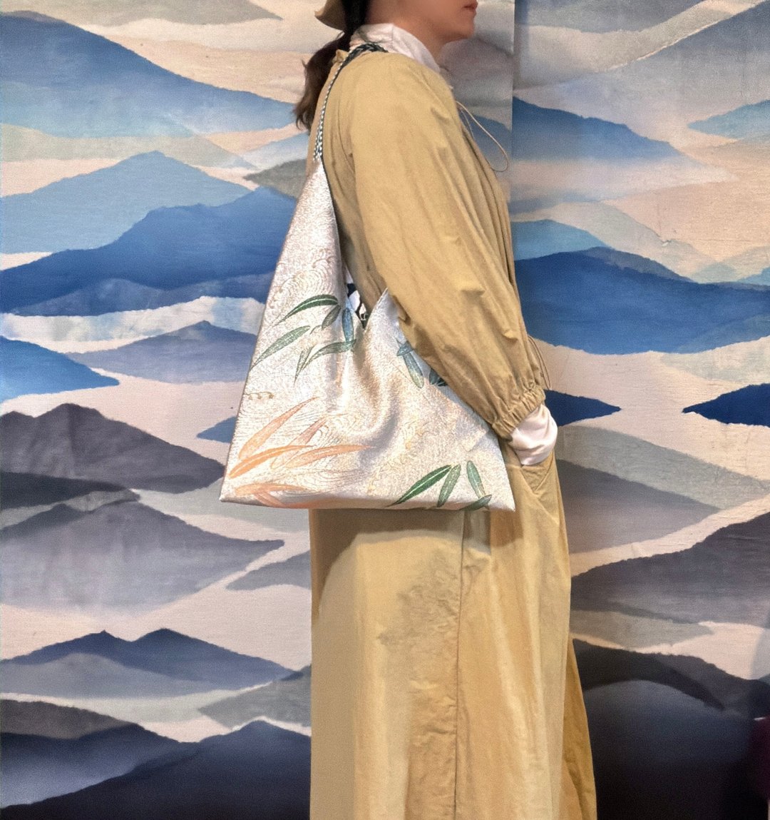 2026 新品现货/日式和服布粽形侧肩包/银色竹叶 - 侧背包/斜挎包 - 棉 银色