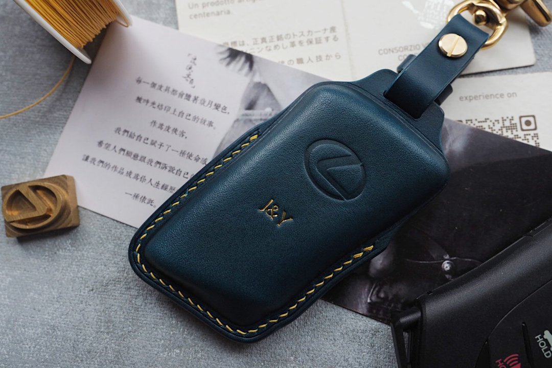 雷克萨斯Lexus车钥匙套 纯手工牛皮 颜色款式定制化 订制刻字礼物 - 钥匙链/钥匙包 - 真皮 多色