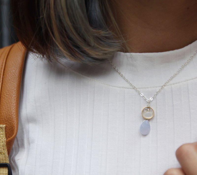 13/14mm 全天然无优化切面蓝玉髓， 黄铜，贝母猫 925 纯银颈链 13/14MM Chalcedony with cat shape mother pearl 925 silver necklace - 项链 - 宝石 蓝色